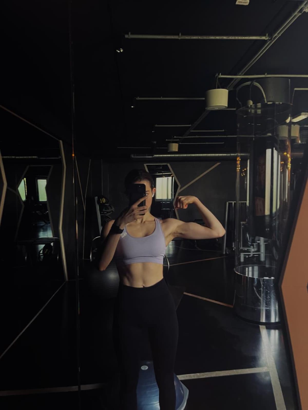 Gym mirror selfie in activewear